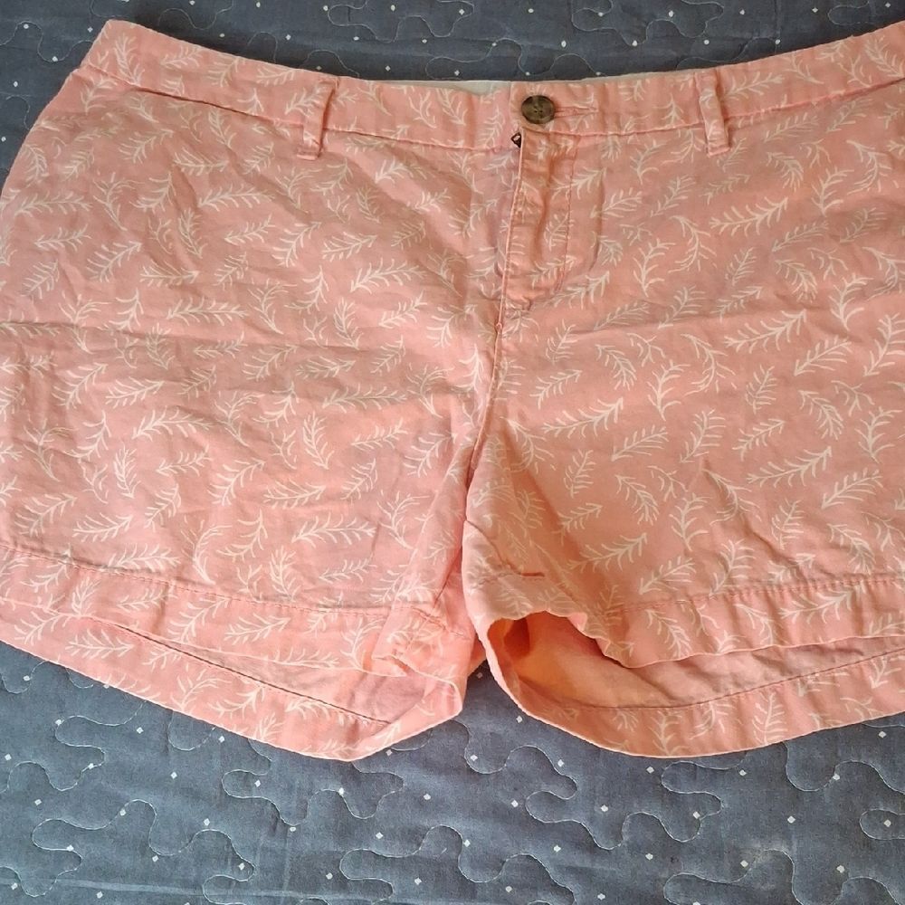 Old Navy Pink Leaf-Print Women’s Shorts